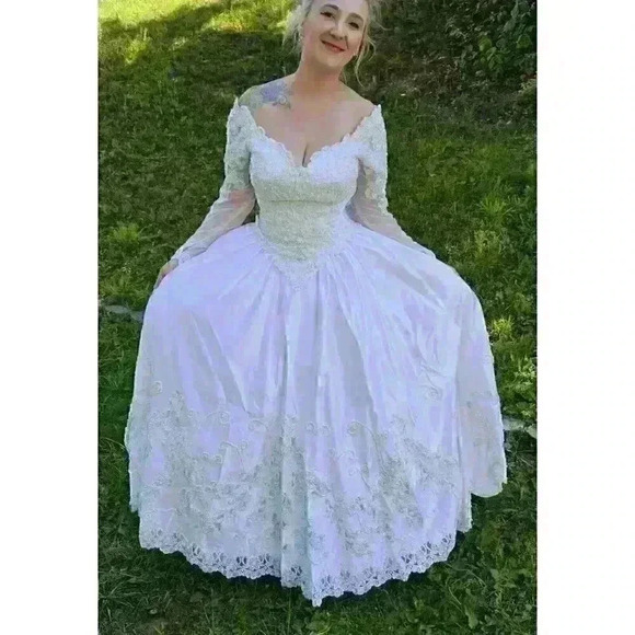 Vintage Beaded Wedding Gown Long Train And Veil Prestige Size Medium - Picture 4 of 10